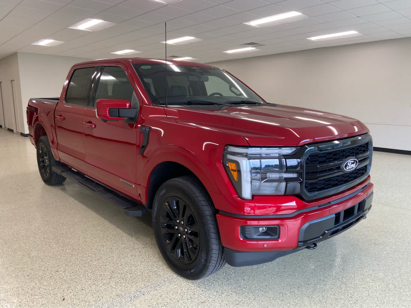 2025 Ford F-150 Lariat photo 3