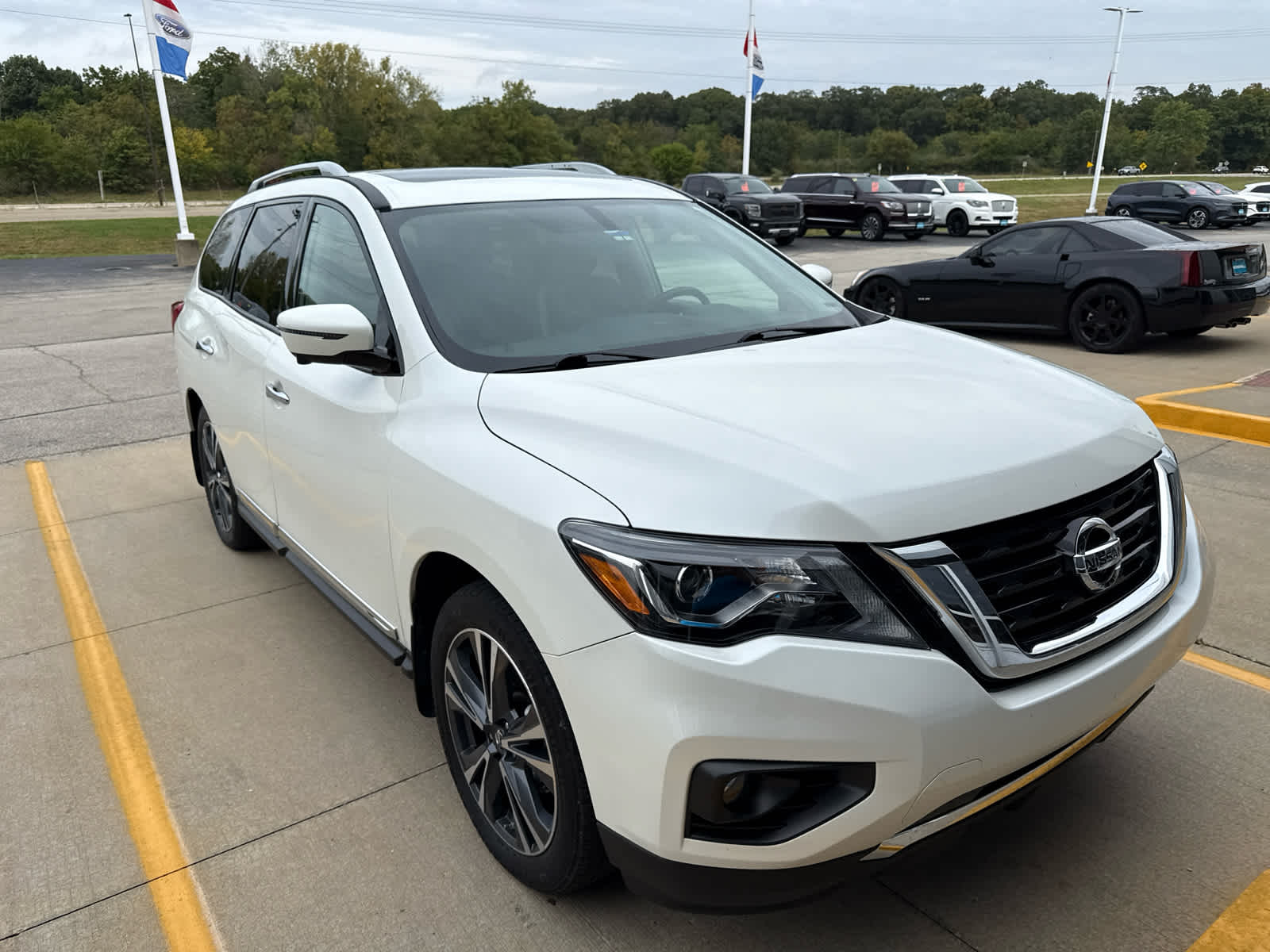 2019 Nissan Pathfinder Platinum 4x4 photo 3