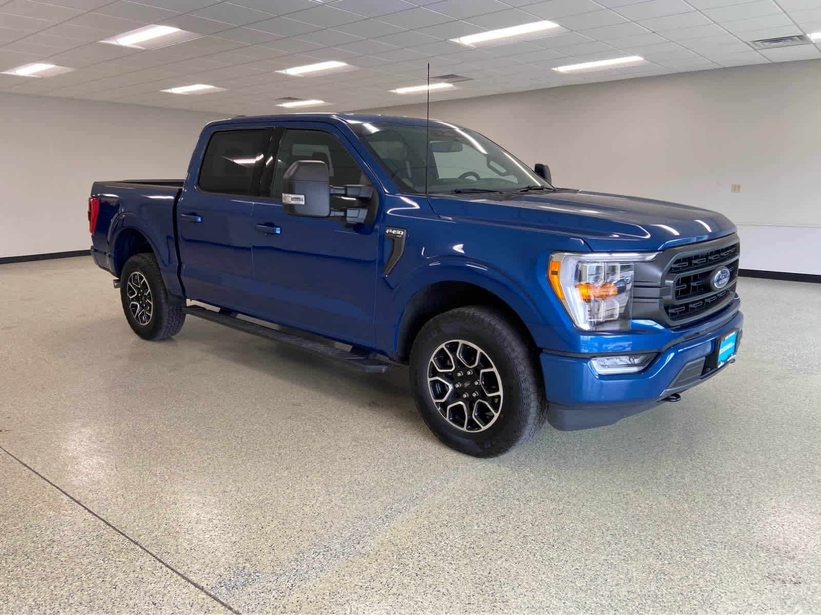 2023 Ford F-150 XLT photo 3