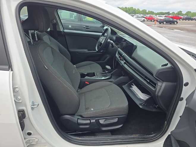 2025 Kia K4 LXS - Photo 7