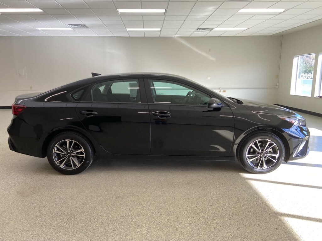 Used 2024 Kia Forte LXS IVT