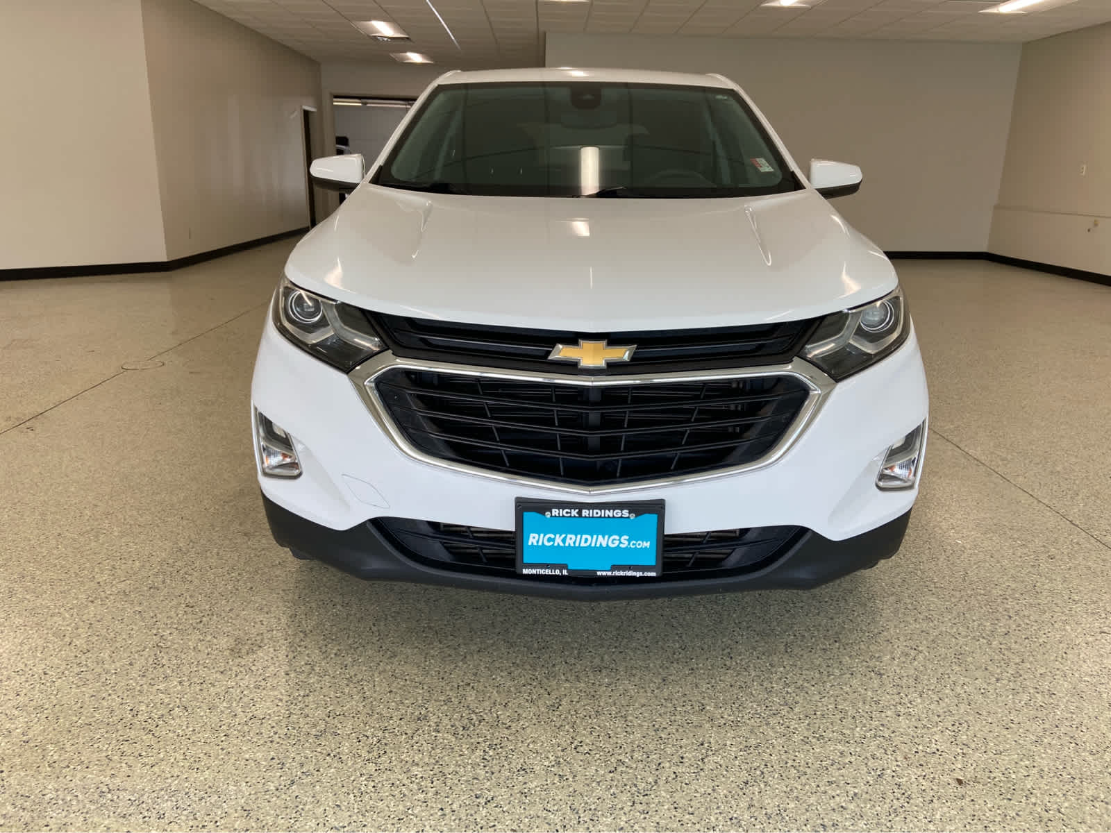 Used 2020 Chevrolet Equinox LT with VIN 3GNAXKEV9LS515969 for sale in Monticello, IL
