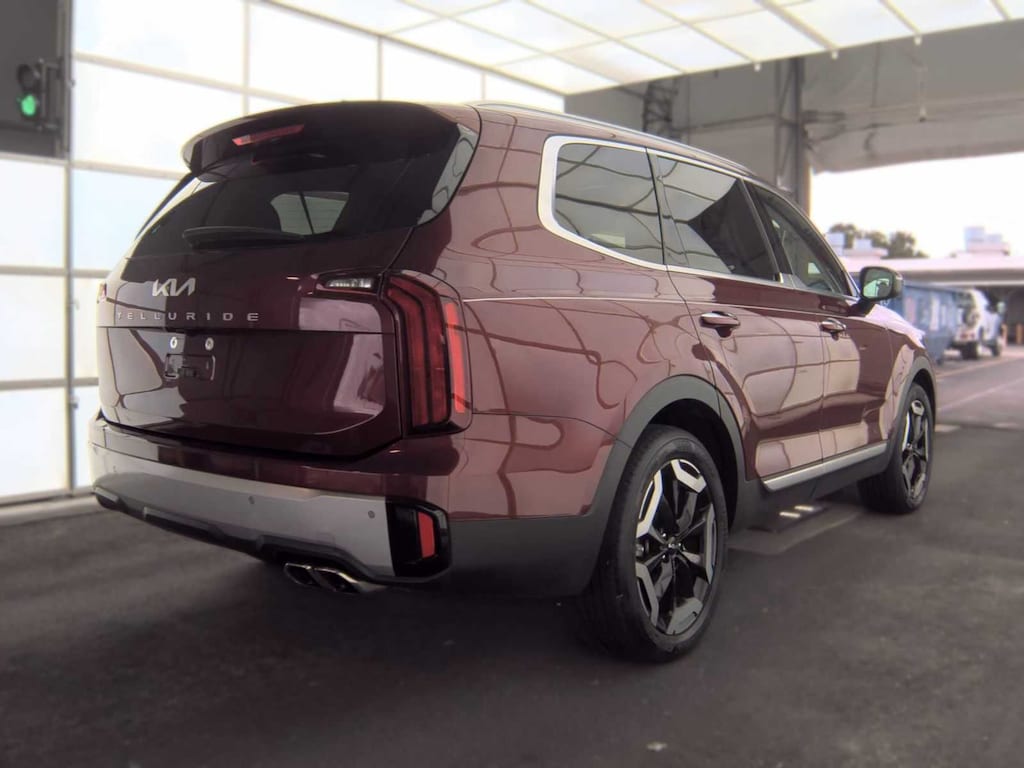 Used 2024 Kia Telluride S FWD