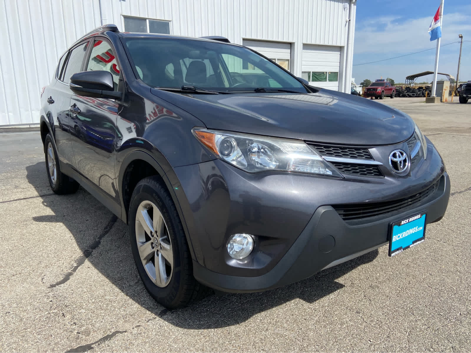 2015 Toyota RAV4 XLE photo 3