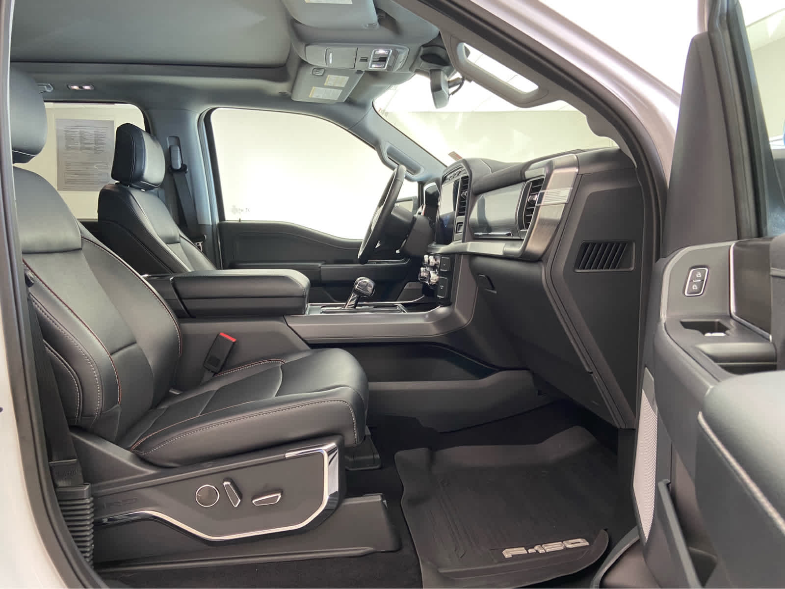 2023 Ford F-150 Lariat - Photo 16