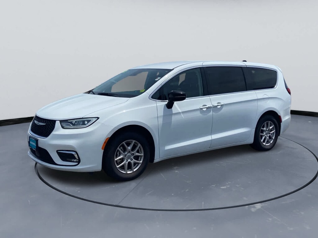 Used 2024 Chrysler Pacifica Touring L FWD