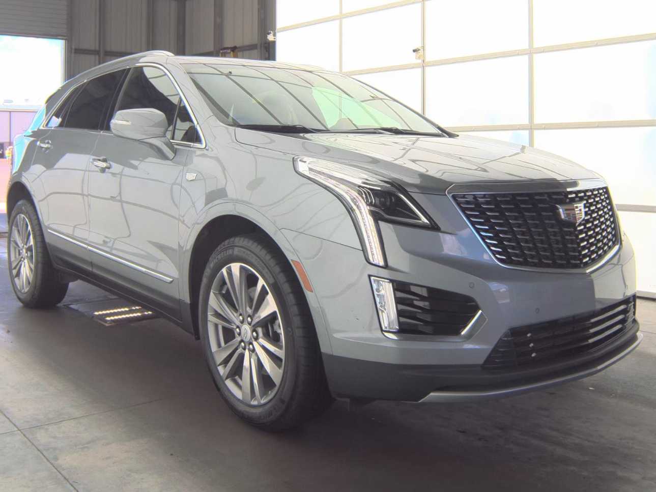2025 Cadillac XT5 Premium Luxury photo 3