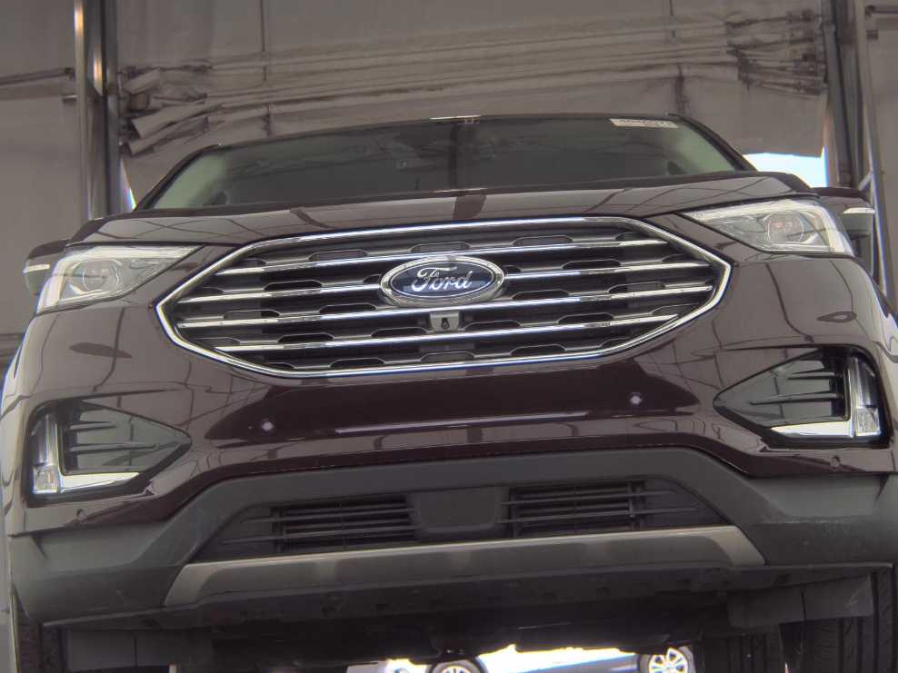 2024 Ford Edge Titanium photo 2