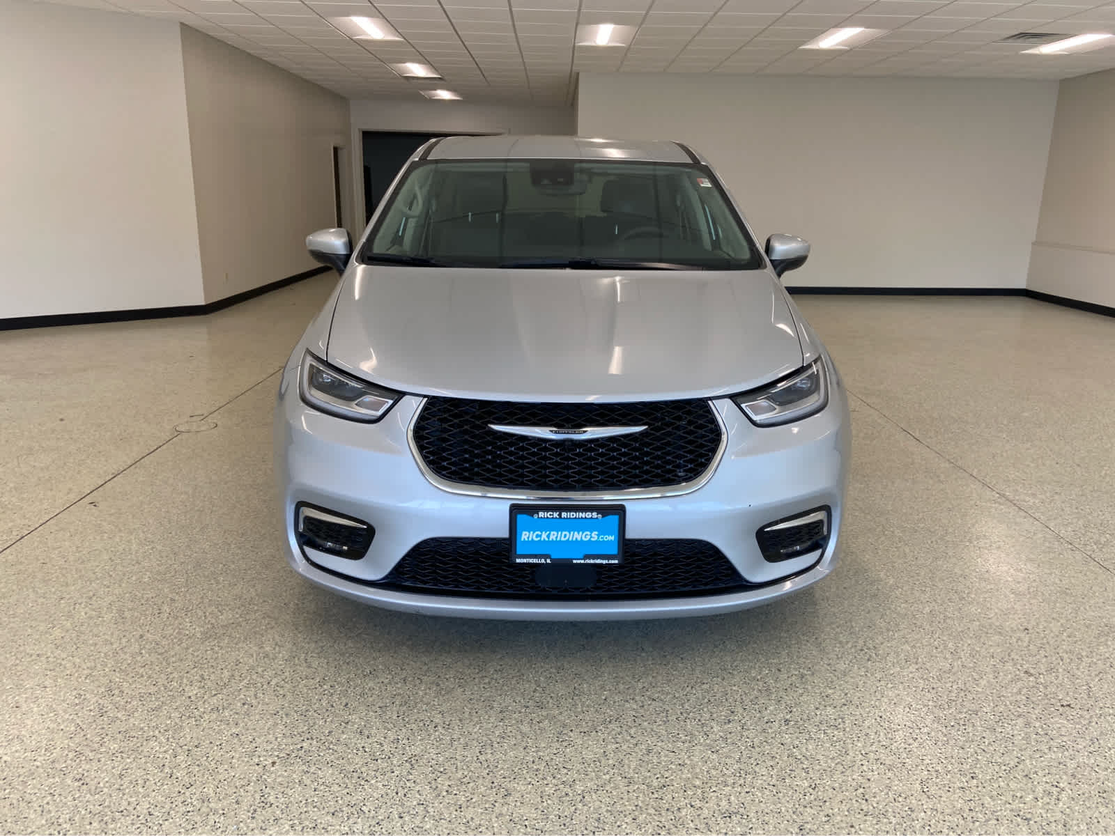 Used 2023 Chrysler Pacifica Hybrid Touring L with VIN 2C4RC1L78PR618020 for sale in Monticello, IL