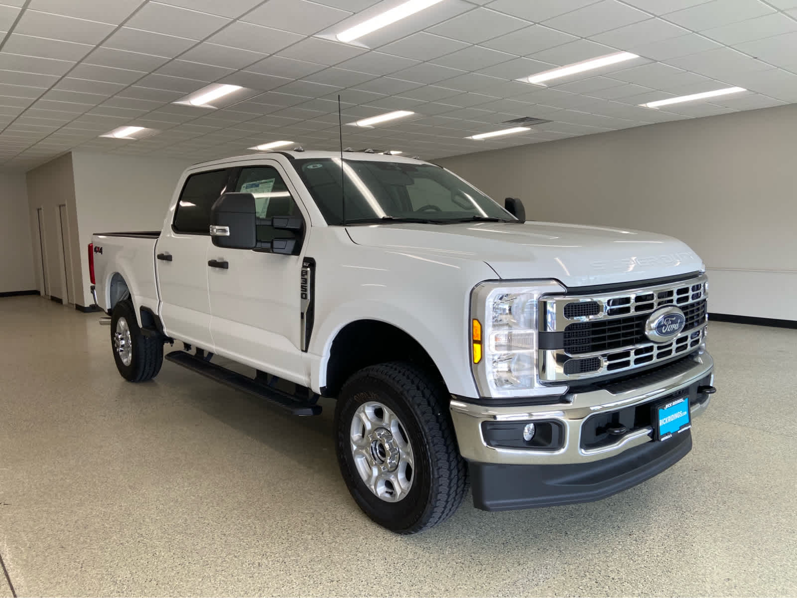 2025 Ford F-350 XLT photo 3
