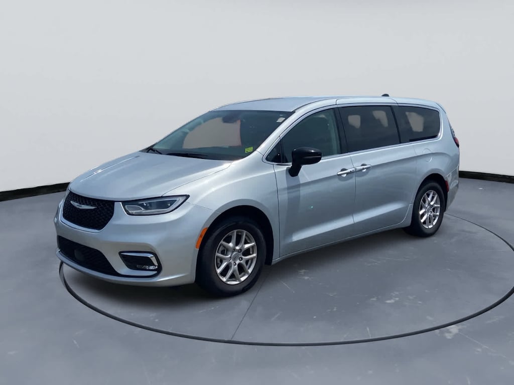 Used 2024 Chrysler Pacifica Touring L FWD