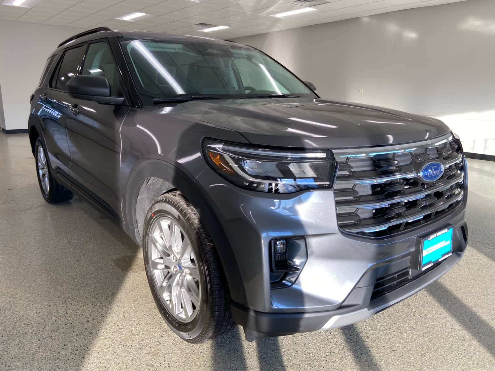 2026 Ford Explorer photo 3