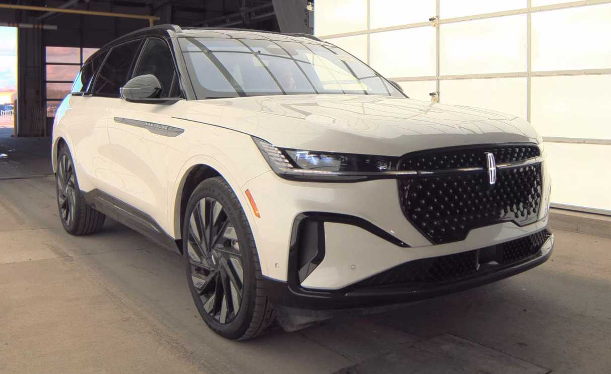 2024 Lincoln Nautilus Reserve photo 4