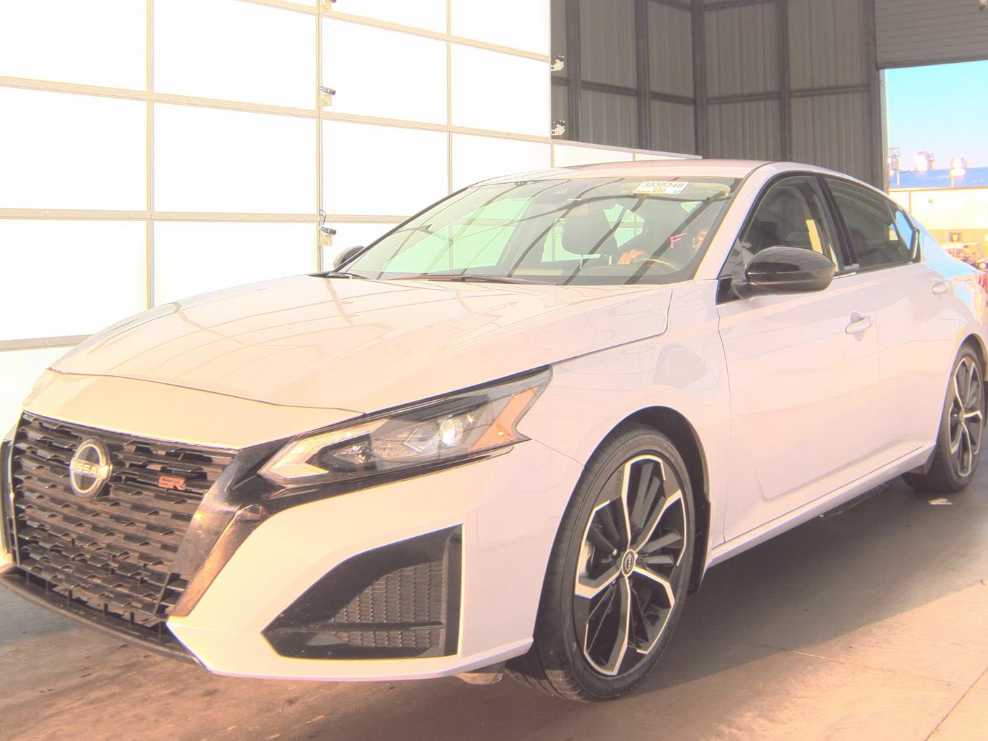 2024 Nissan Altima 2.5 SR photo 2