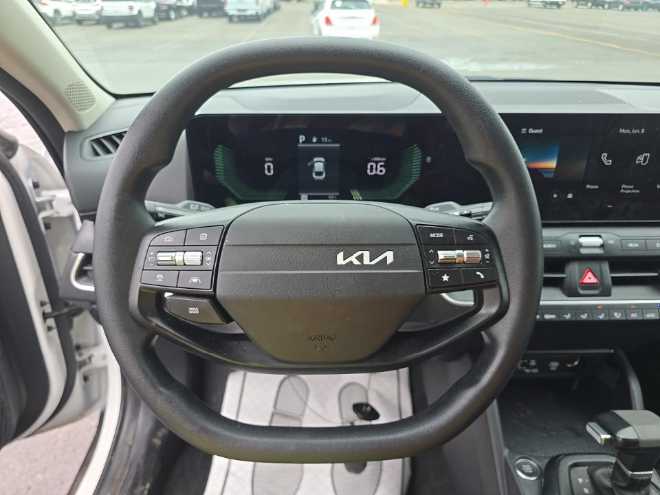 2025 Kia K4 LXS - Photo 8