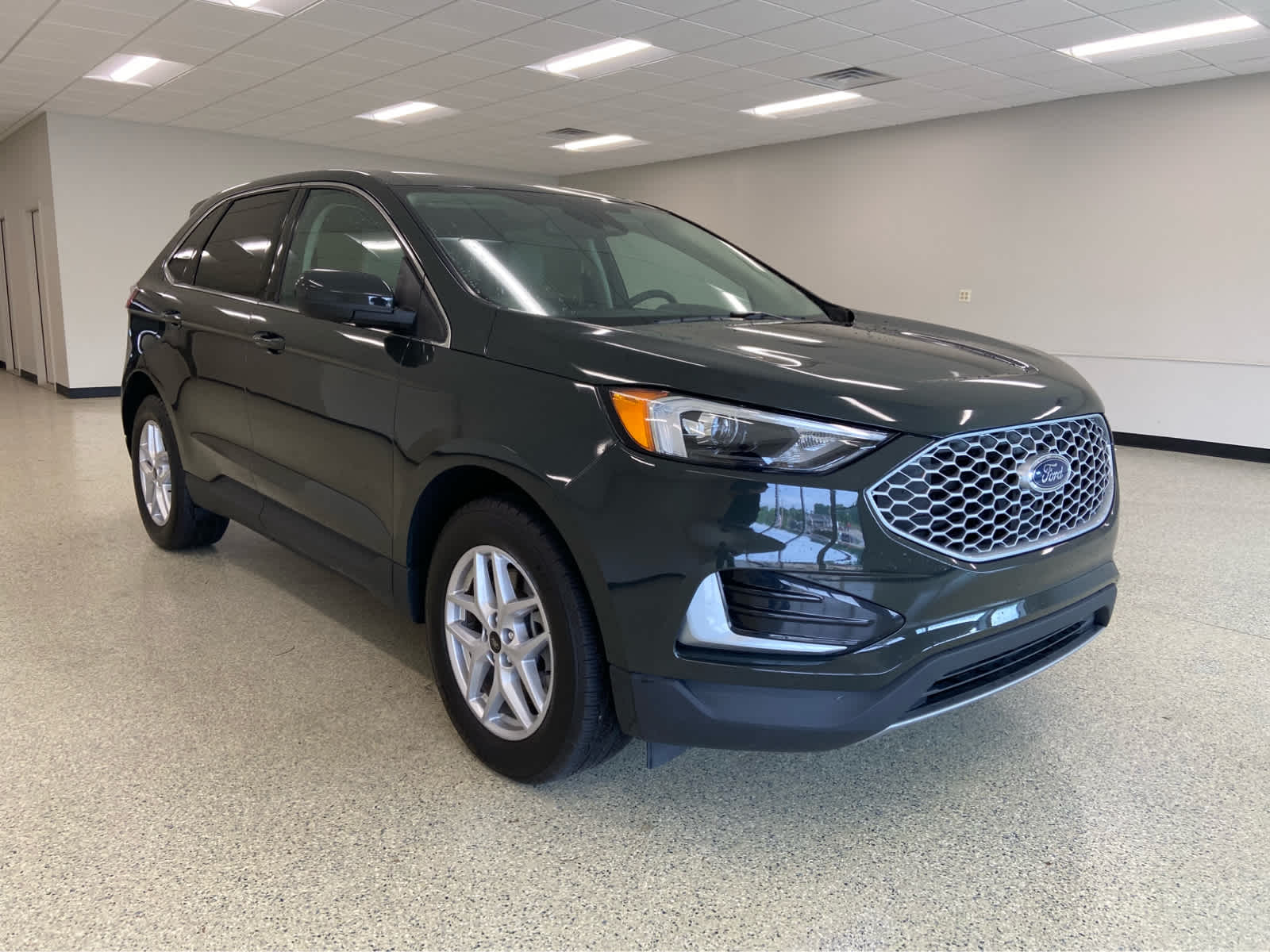 2024 Ford Edge SEL photo 3