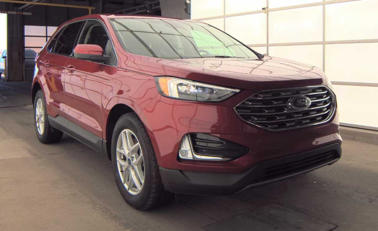 2022 Ford Edge SEL photo 2