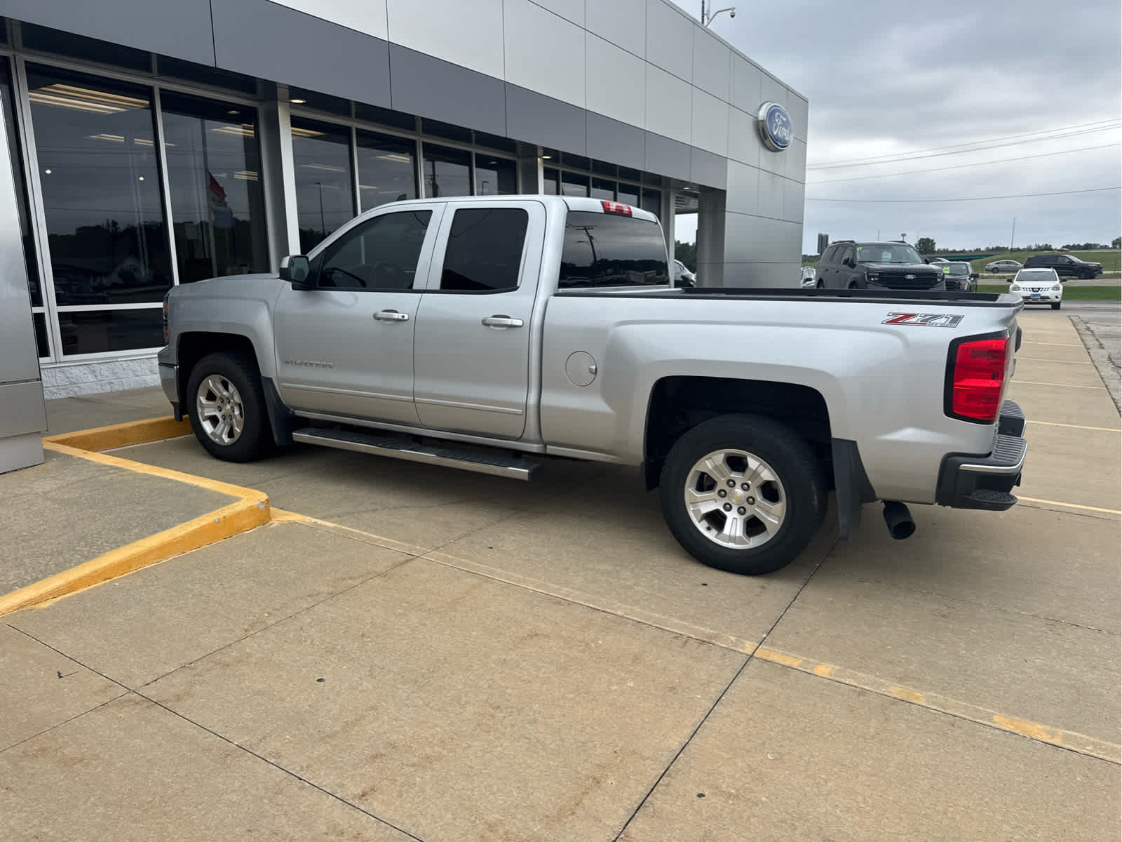 Used 2015 Chevrolet Silverado 1500 LT with VIN 1GCVKREC3FZ219644 for sale in Monticello, IL