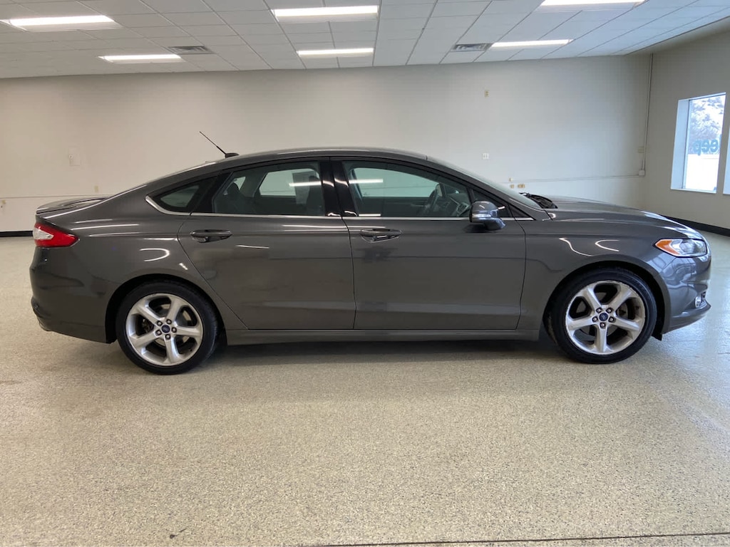 Used 2016 Ford Fusion SE Sdn FWD
