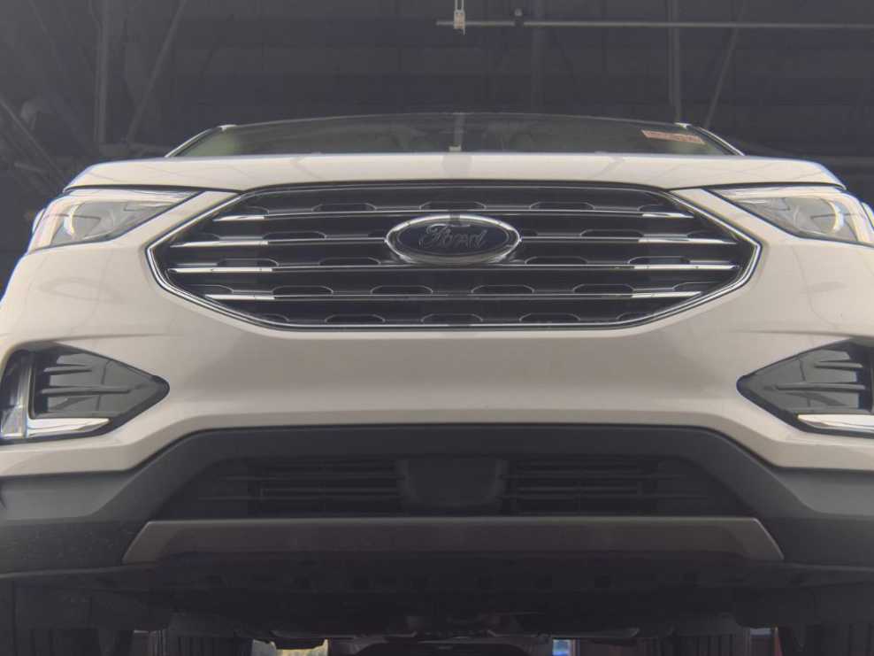 2022 Ford Edge SEL photo 3
