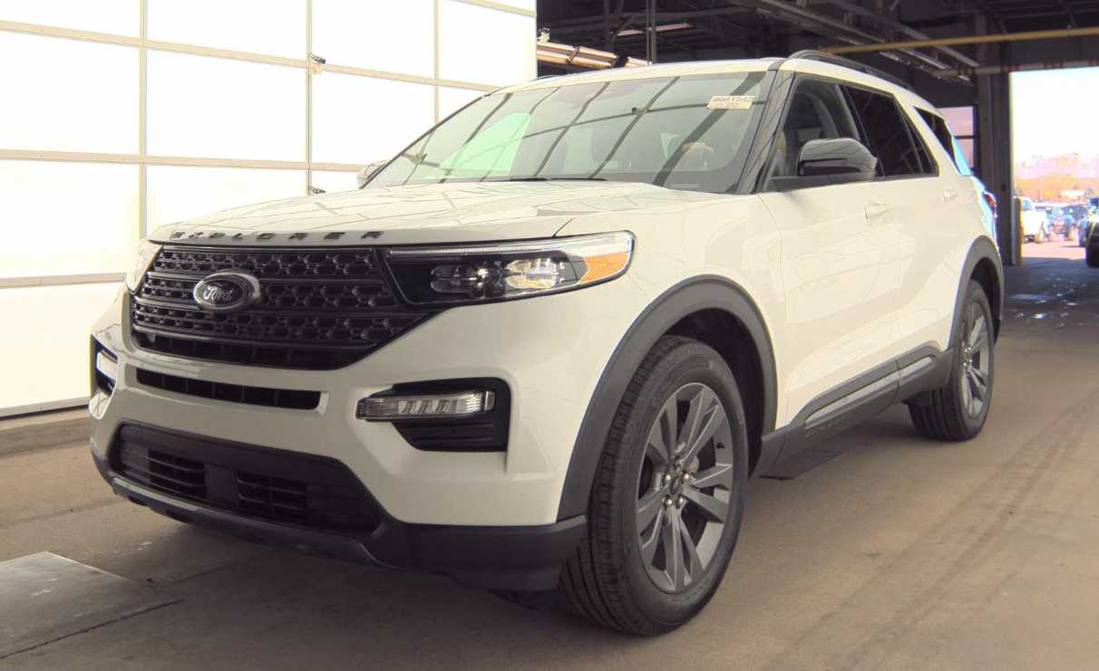 2023 Ford Explorer XLT's photo