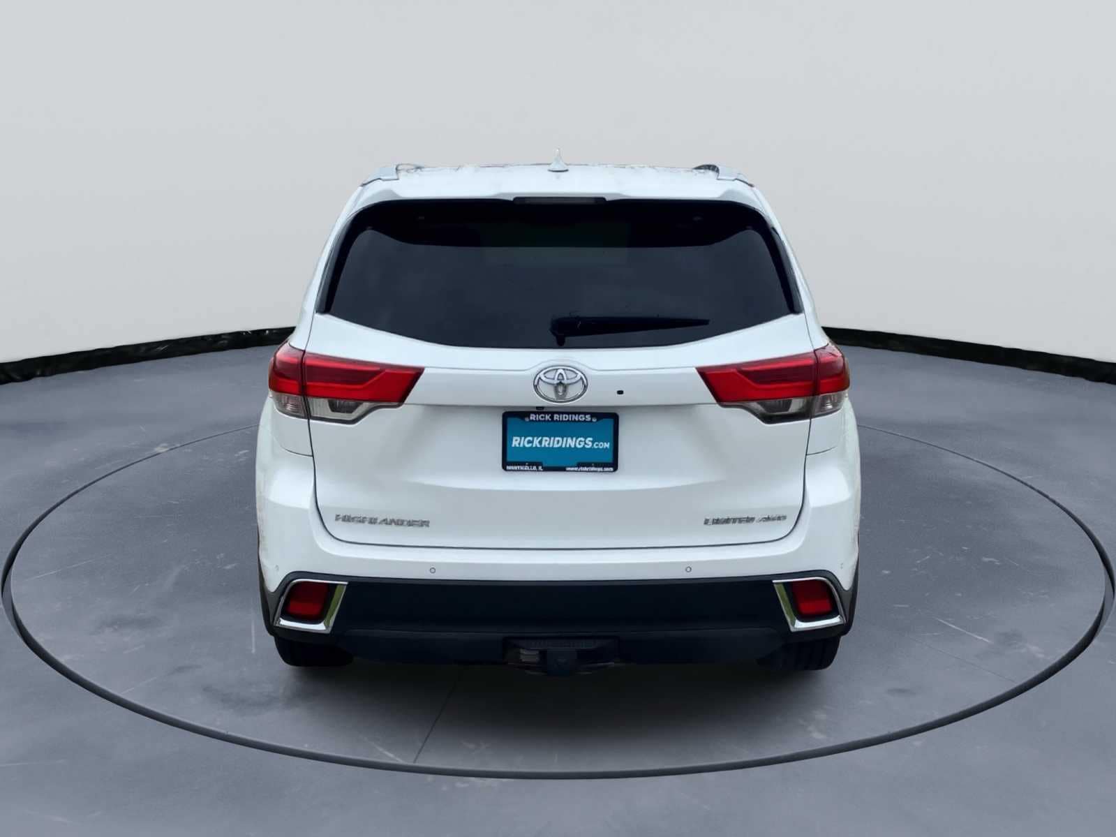 Used 2017 Toyota Highlander Limited with VIN 5TDDZRFH8HS374664 for sale in Monticello, IL