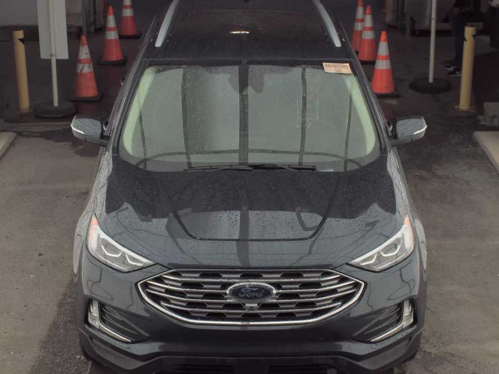 2024 Ford Edge Titanium photo 2
