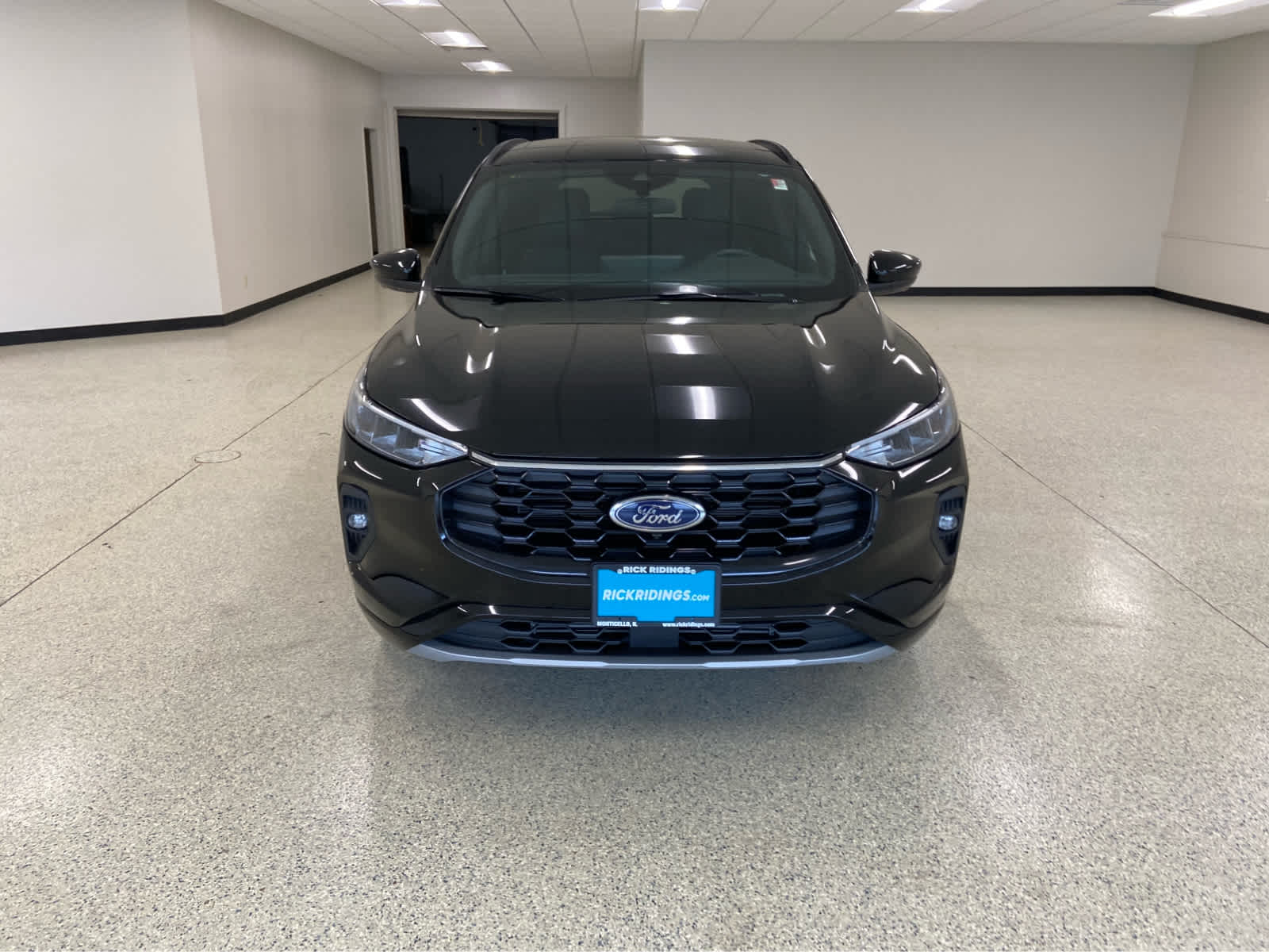 2023 Ford Escape ST-Line Select photo 2