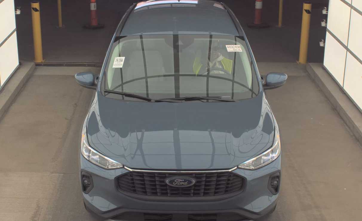 2025 Ford Escape photo 2