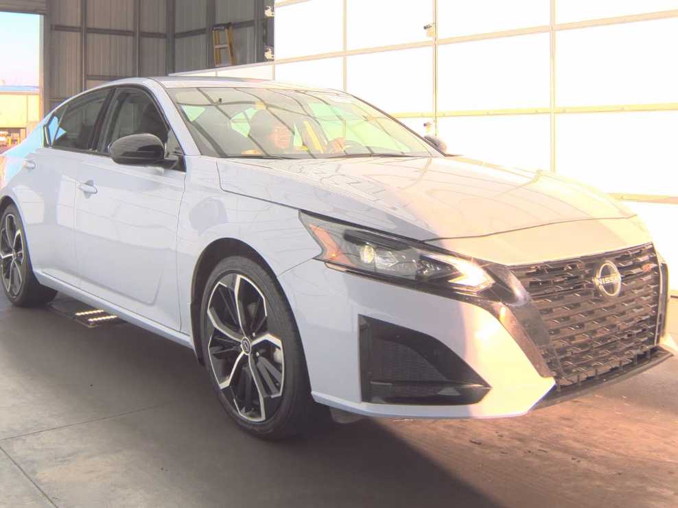 2024 Nissan Altima 2.5 SR photo 4