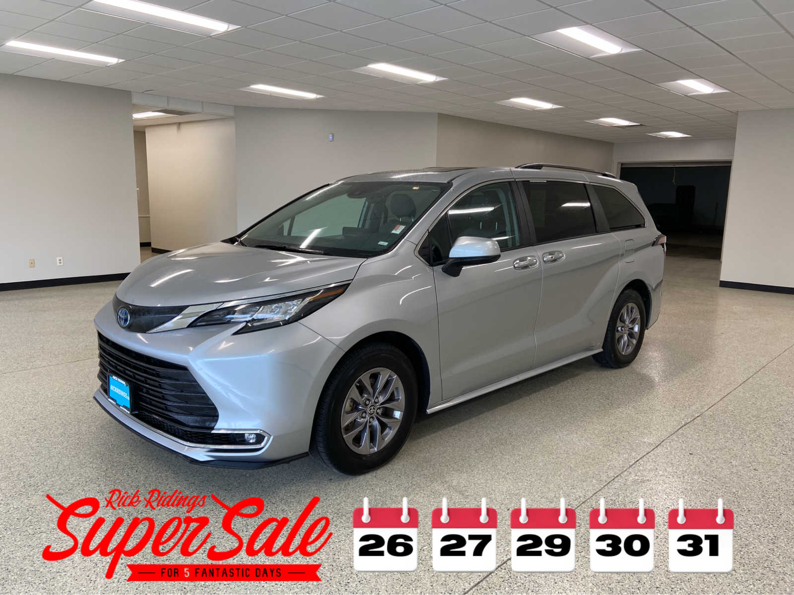 2023 Toyota Sienna XLE's photo