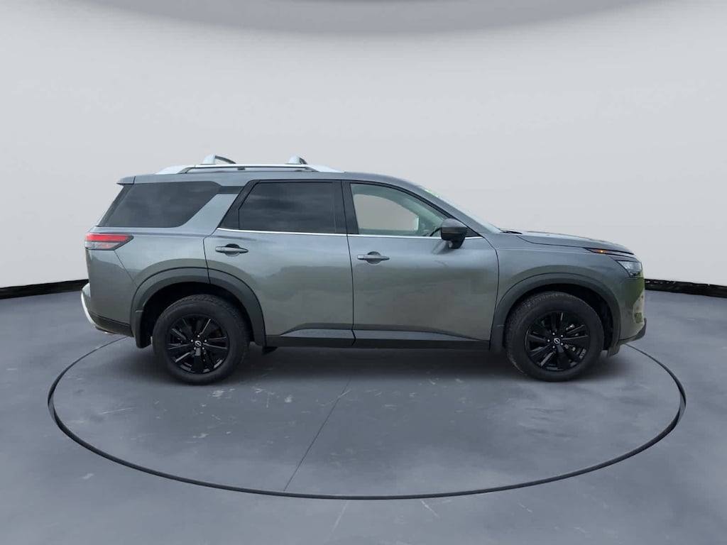 Used 2025 Nissan Pathfinder SL 4WD