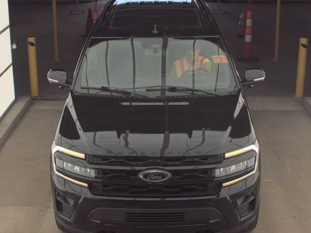 2023 Ford Expedition Limited photo 2
