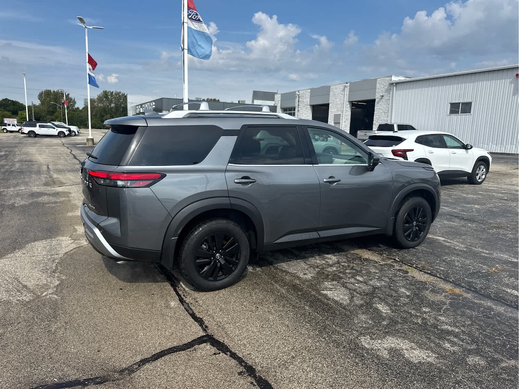 Used 2025 Nissan Pathfinder SL 4WD