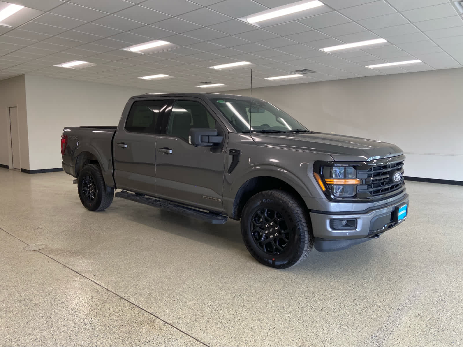 2025 Ford F-150 XLT photo 3