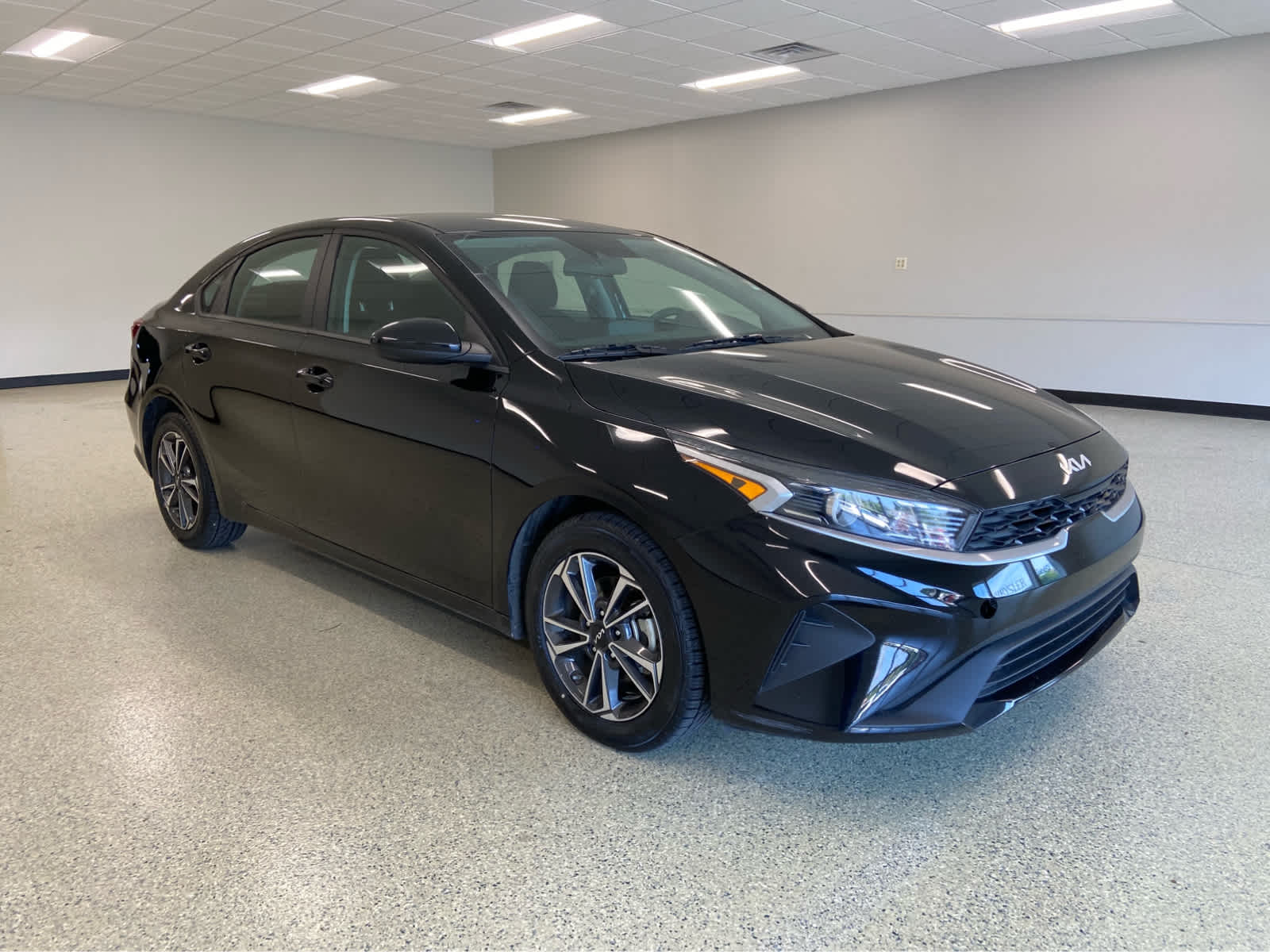 2024 Kia Forte LXS photo 3