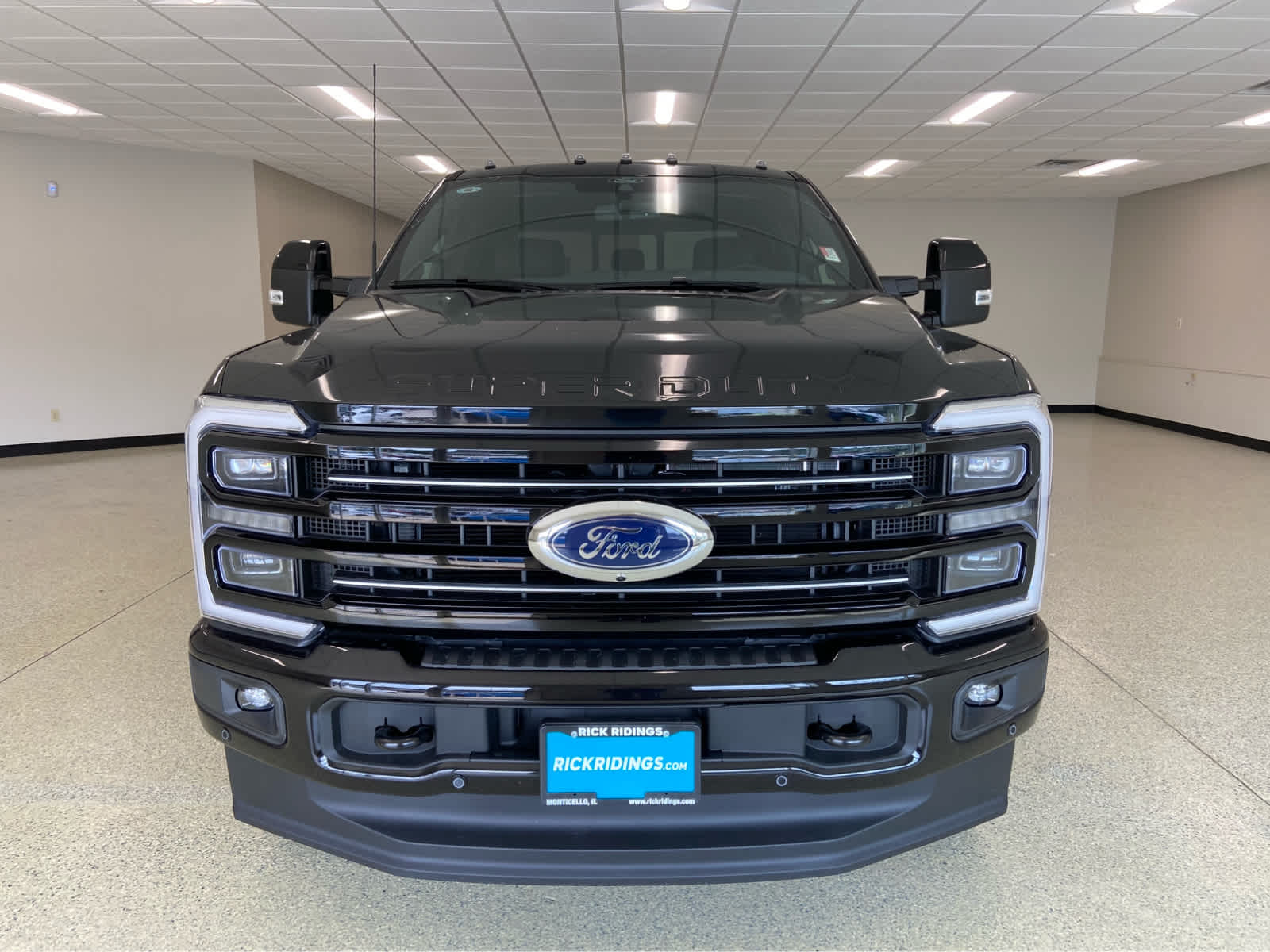2025 Ford F-250 Platinum photo 2