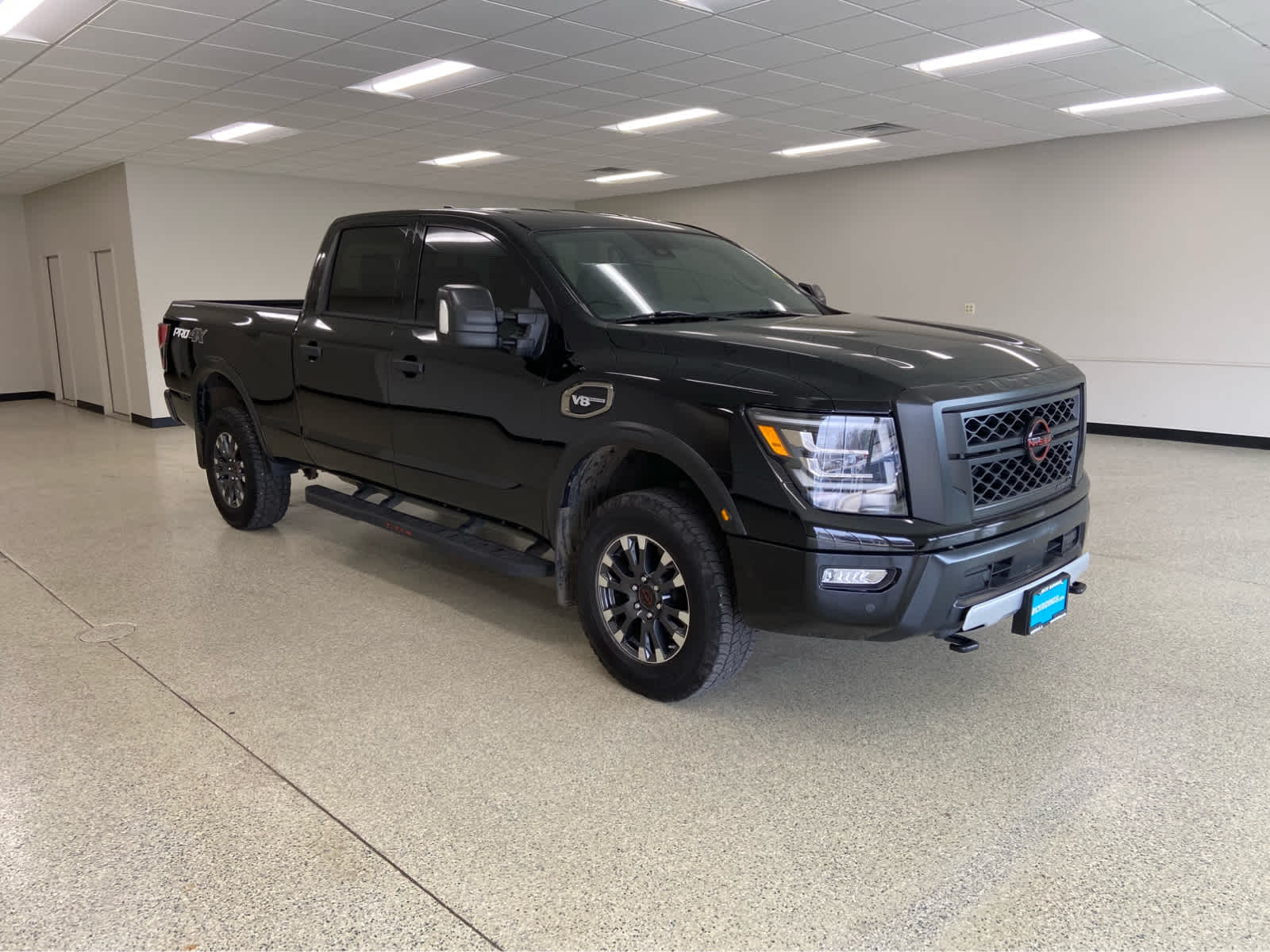 2024 Nissan Titan PRO-4X Crew Cab photo 3
