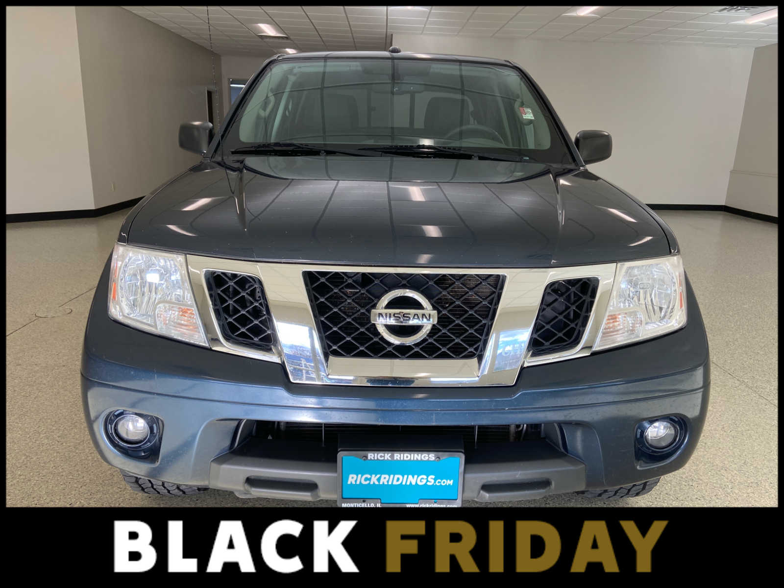 2017 Nissan Frontier SV Crew Cab photo 2