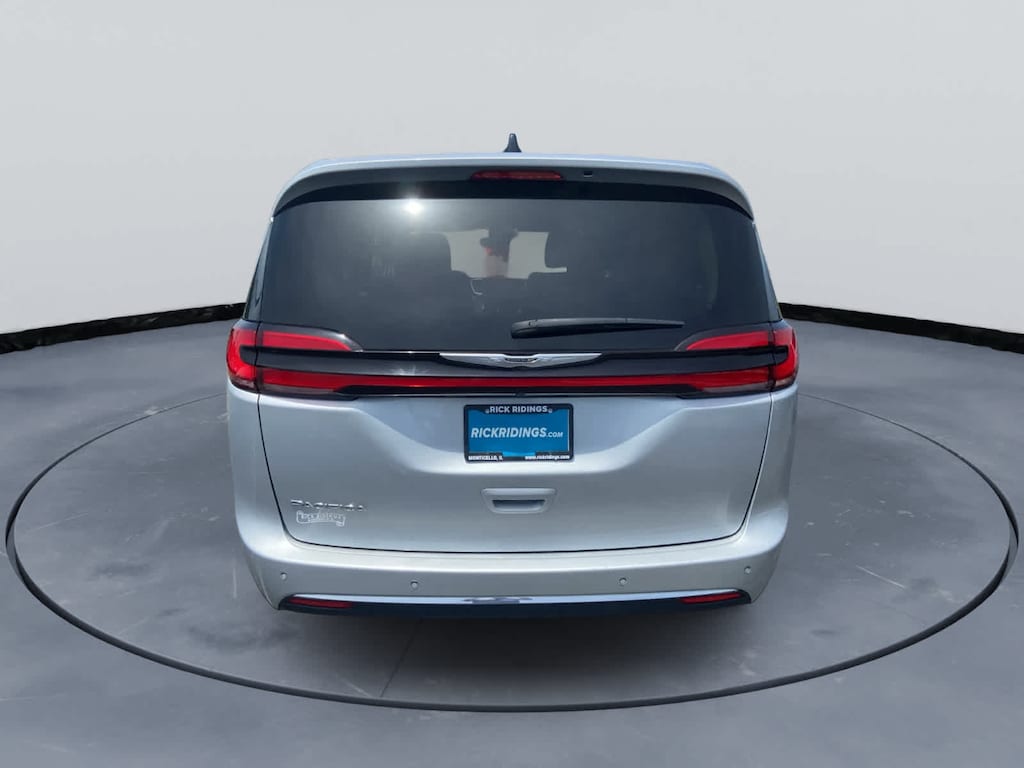 Used 2024 Chrysler Pacifica Touring L FWD