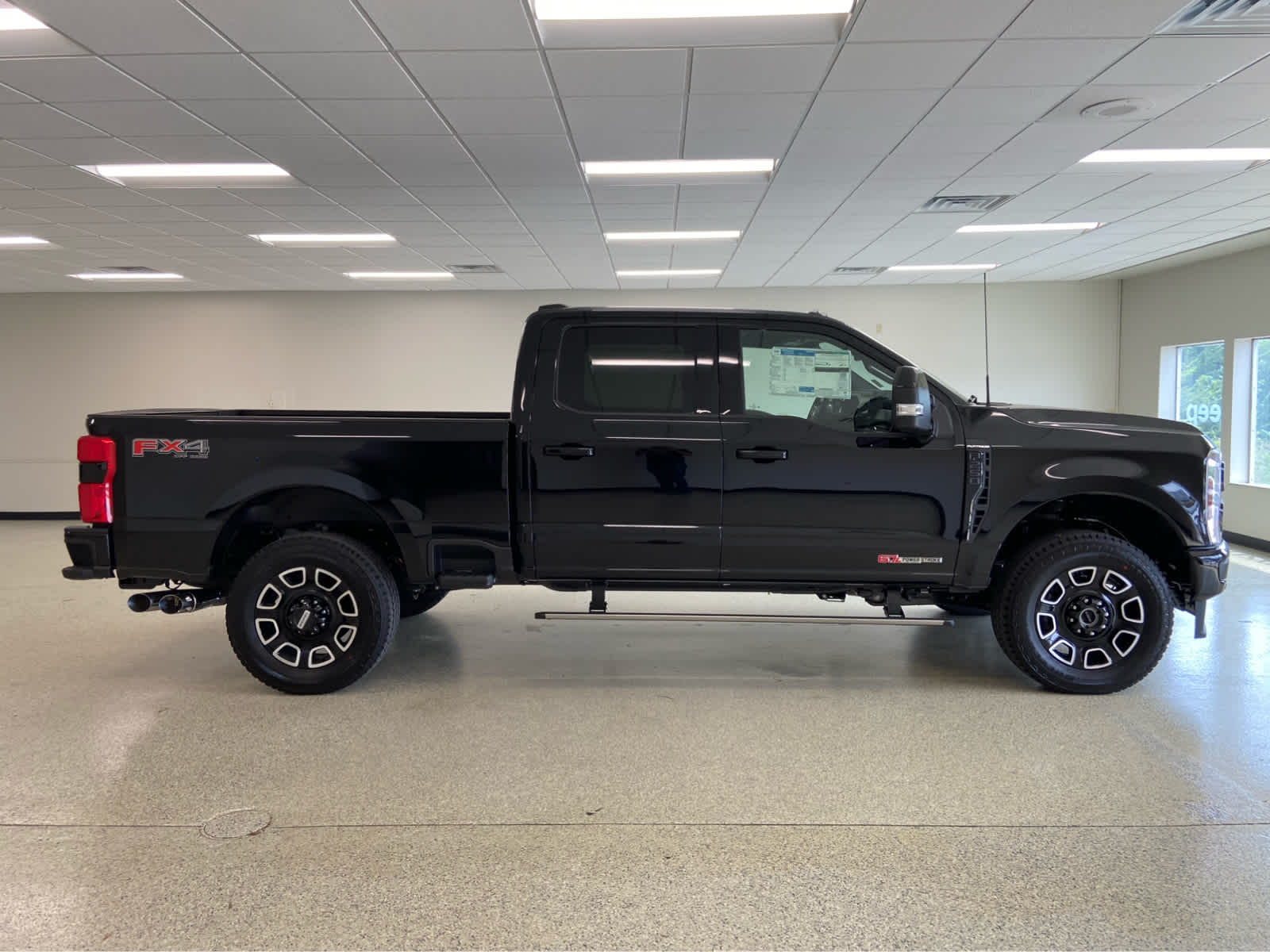 2025 Ford F-250 Platinum photo 4