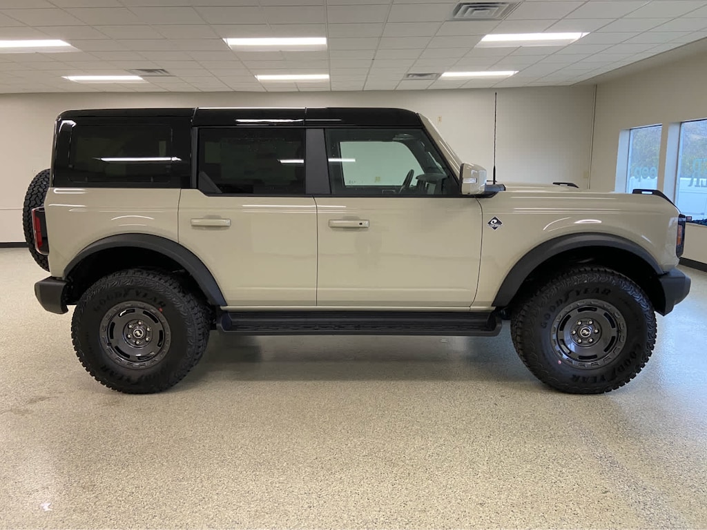 New 2025 Ford Bronco Outer Banks 4x4