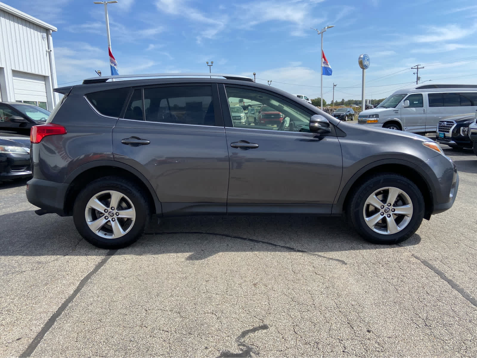 2015 Toyota RAV4 XLE photo 4