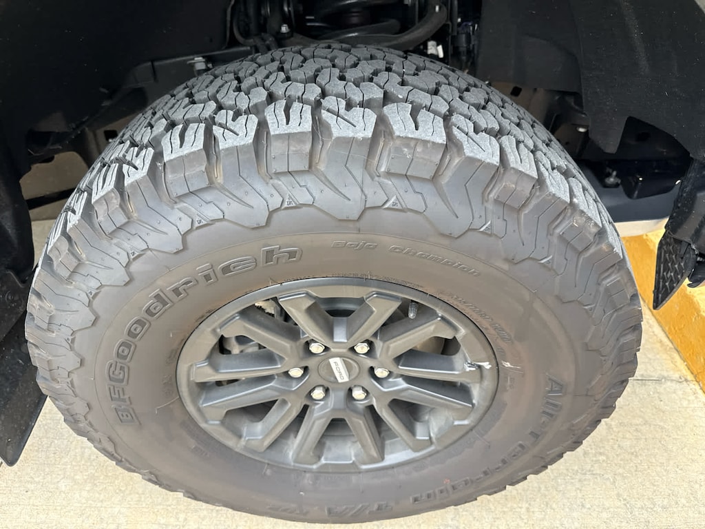 Used 2025 Ford F-150 Raptor 4WD Supercrew 5.5 Box 4WD SuperCrew 5.5 Box