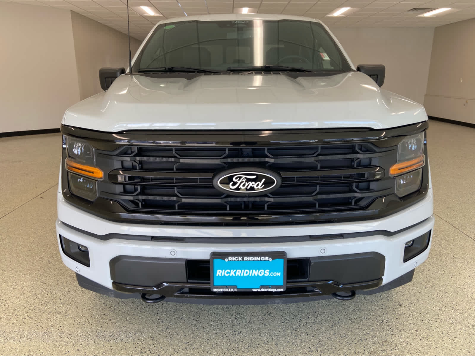 2024 Ford F-150 XLT photo 2