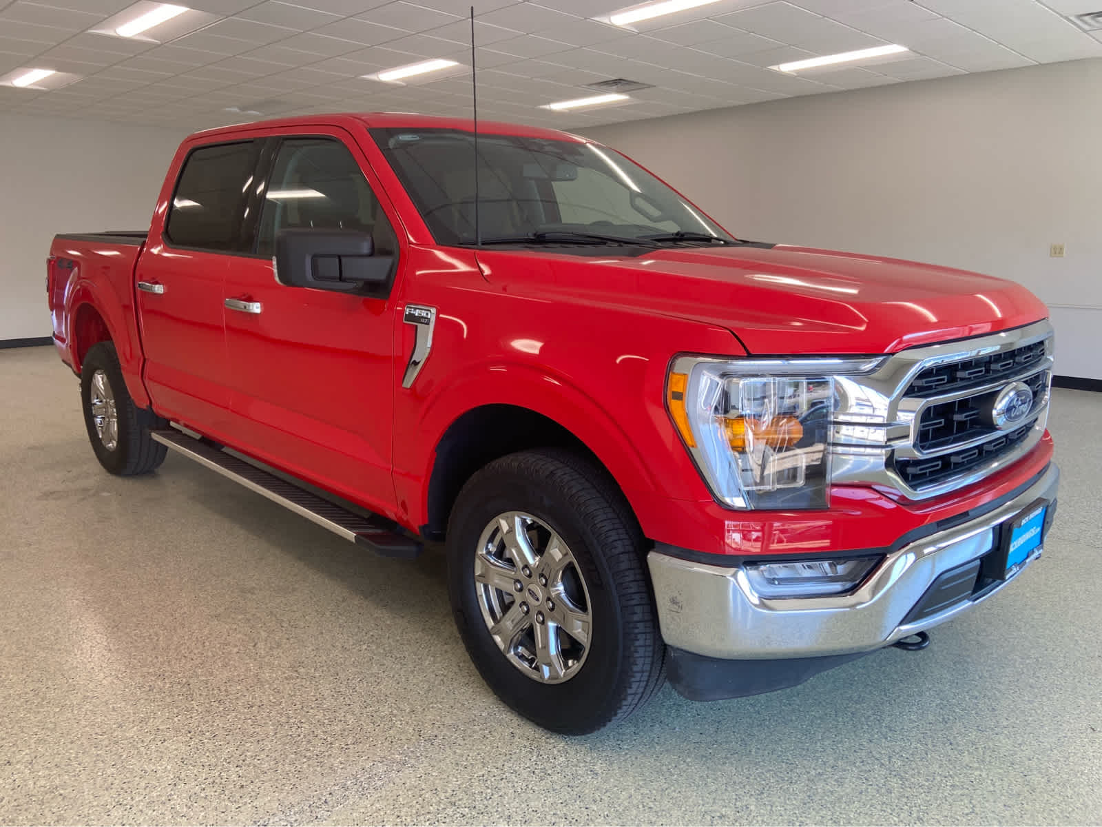 2023 Ford F-150 XLT photo 3