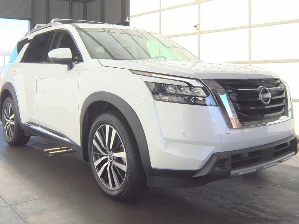 2025 Nissan Pathfinder Platinum photo 4