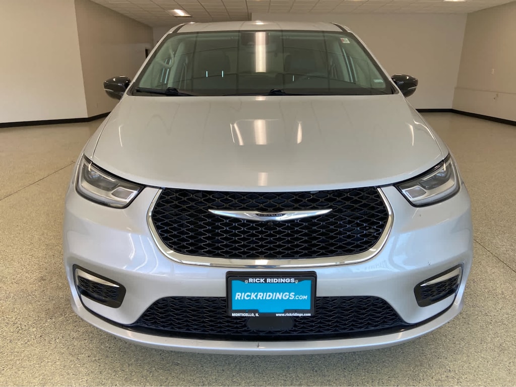 Used 2024 Chrysler Pacifica Touring L Van Passenger Van