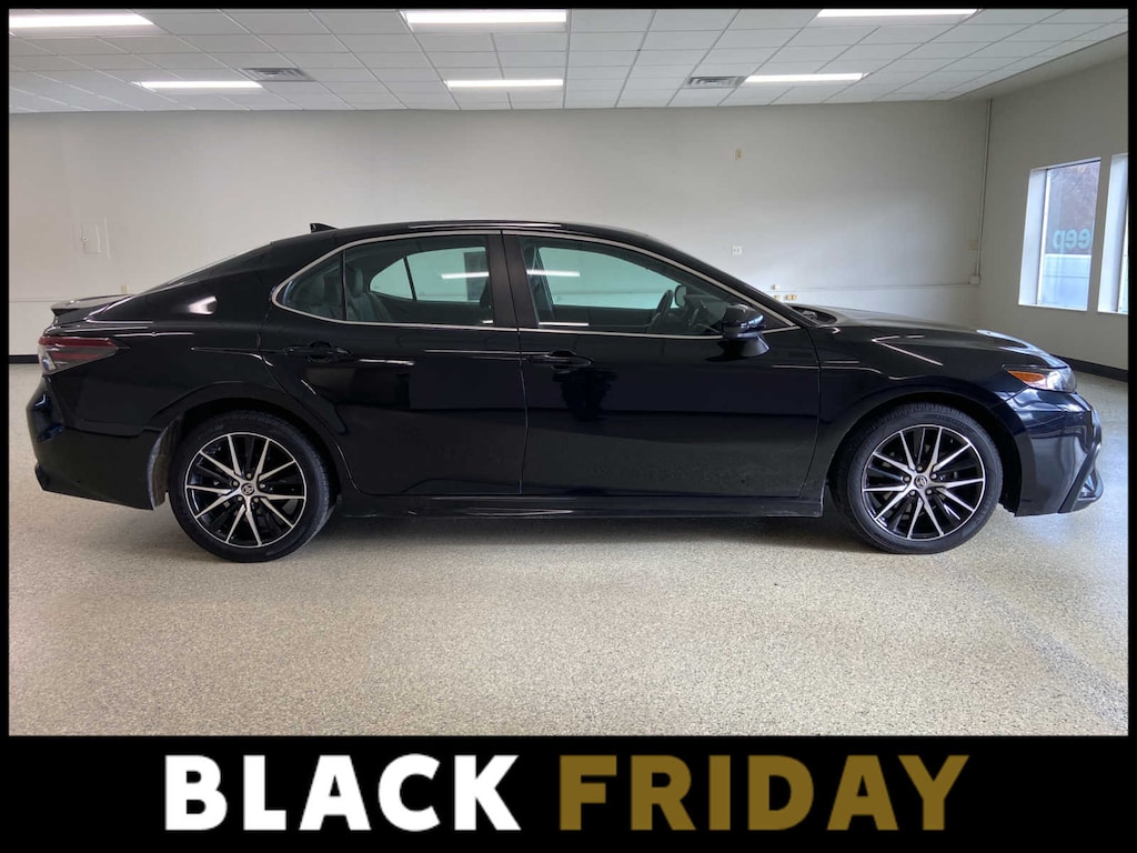 Used 2021 Toyota Camry SE Sedan