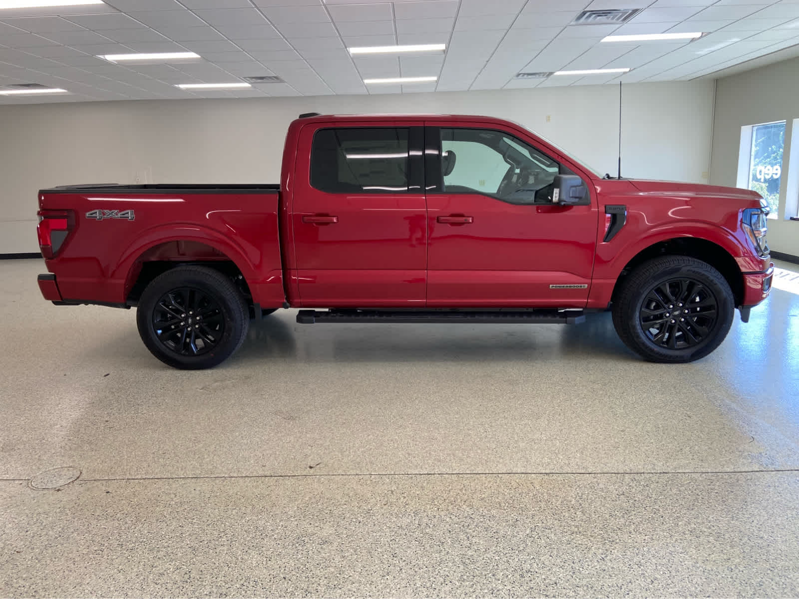 2025 Ford F-150 XLT photo 4